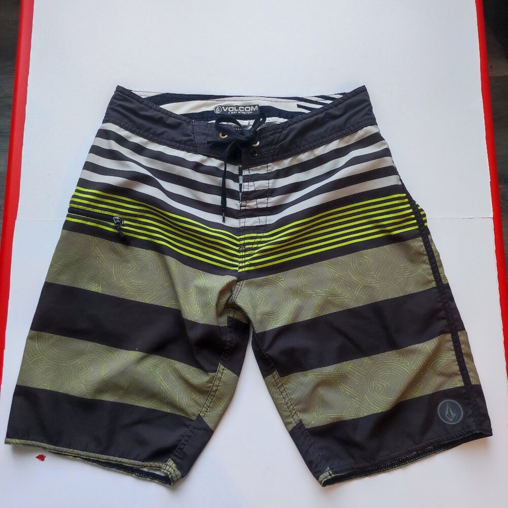 Volcom board short men's size 30 olive green black white stripes pattern